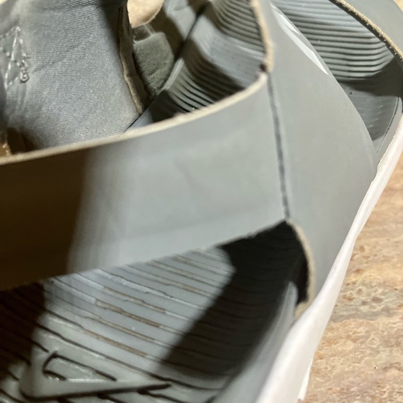 Nike open toe strapped sandals - Picture 4 of 15